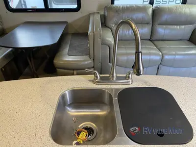 2017 Keystone RV Premier Ultra Lite photo 12