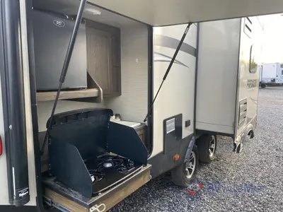 2017 Keystone RV Premier Ultra Lite photo 3