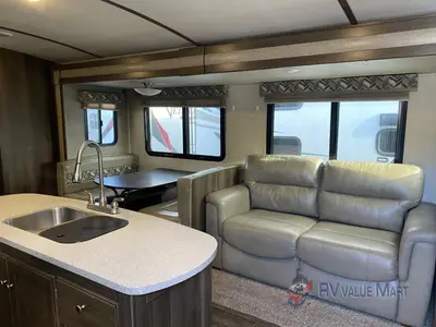 2017 Keystone RV Premier Ultra Lite photo 10