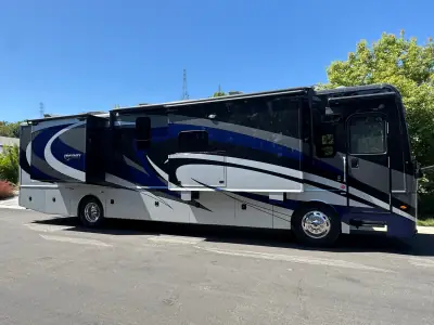 2019 FLEETWOOD DISCOVERY photo 2