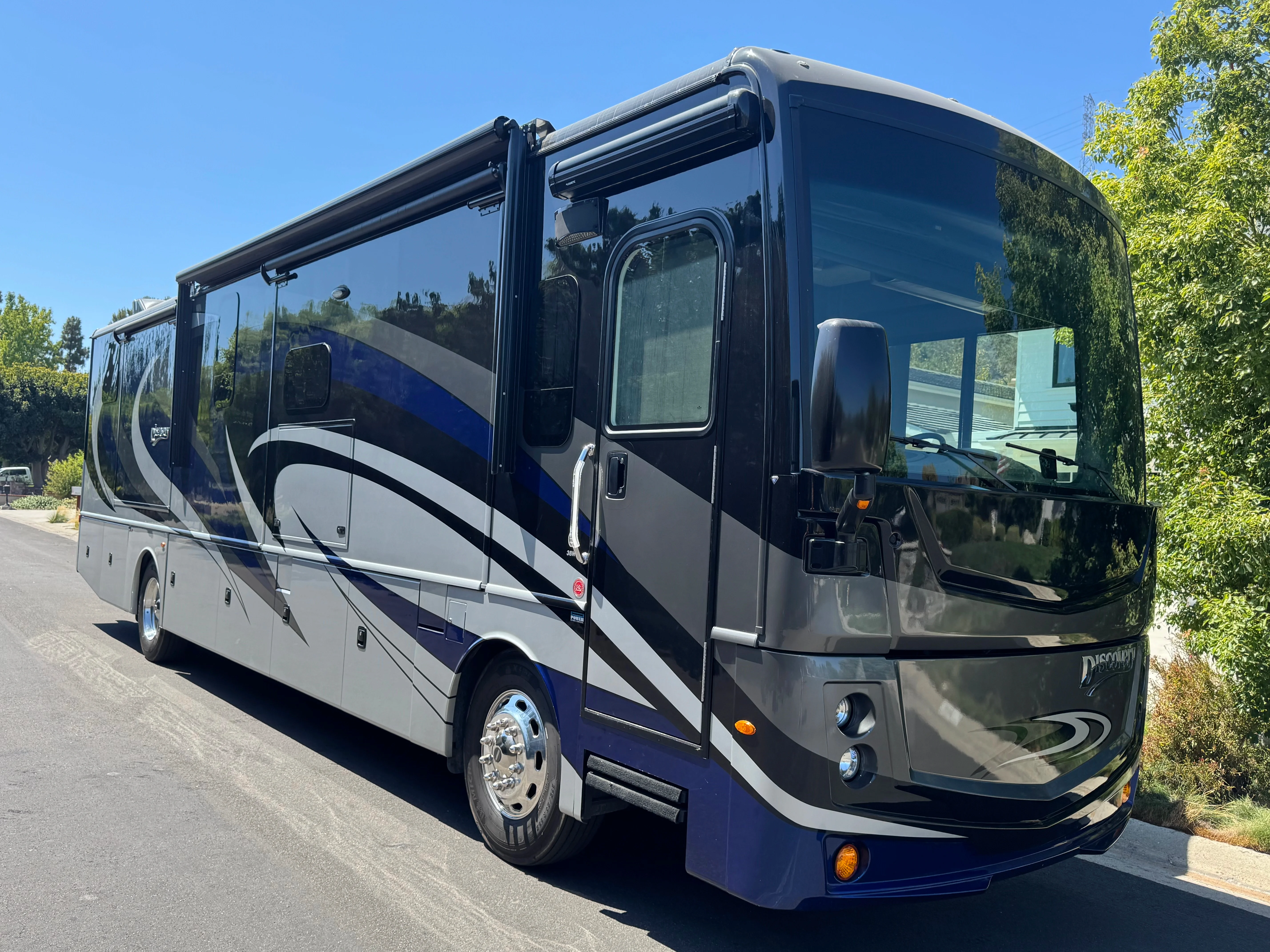 2019 FLEETWOOD DISCOVERY exterior