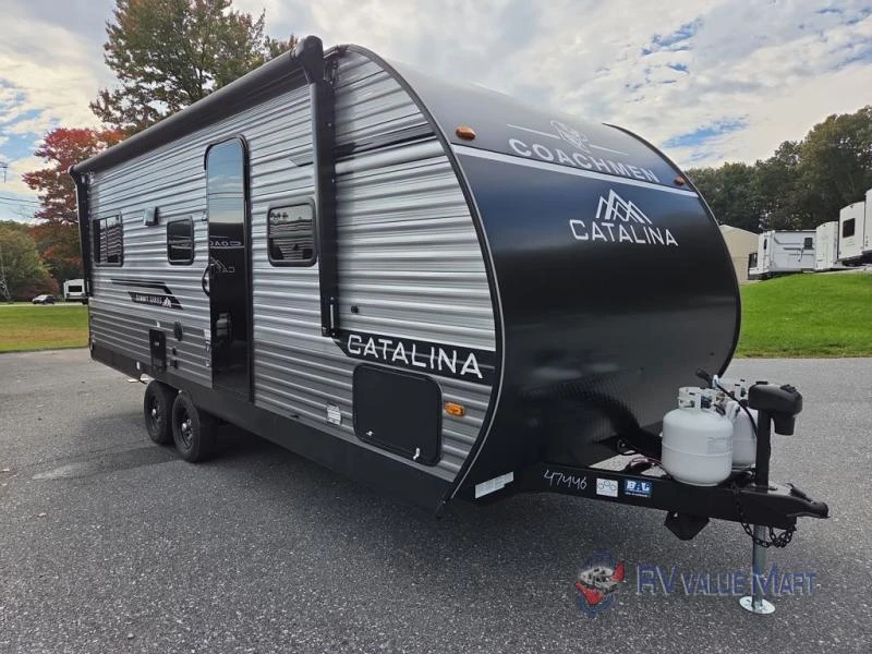 2026 Coachmen Catalina Summit Series 8 exterior