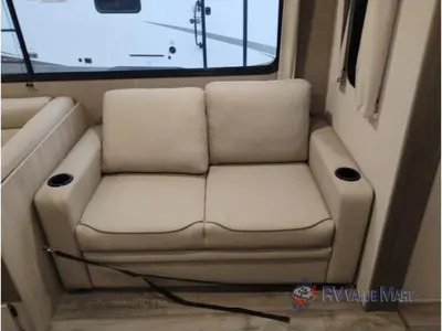 2026 Coachmen RV Catalina Legacy Edition photo 12