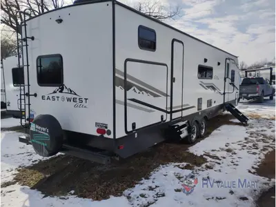 2021 EAST TO WEST Alta photo 8