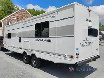 2026 Coachmen RV Freedom Express Ultra Lite photo 17