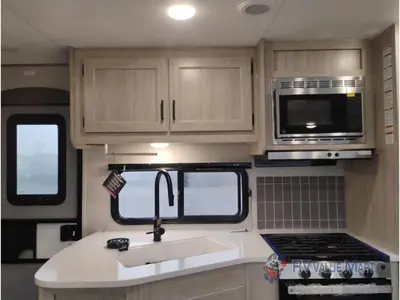 2026 Coachmen RV Catalina Legacy Edition photo 18