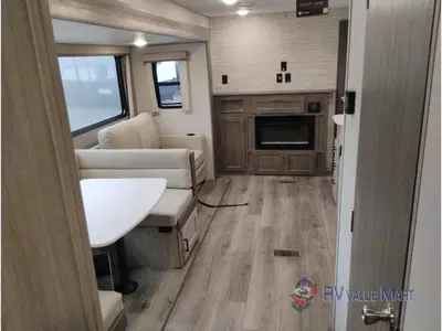 2026 Coachmen RV Catalina Legacy Edition photo 10