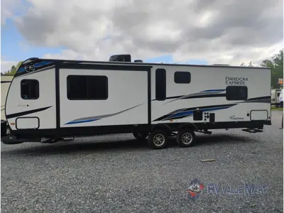 2025 Coachmen RV Freedom Express Ultra Lite photo 17