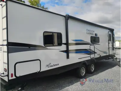 2025 Coachmen RV Freedom Express Ultra Lite photo 21