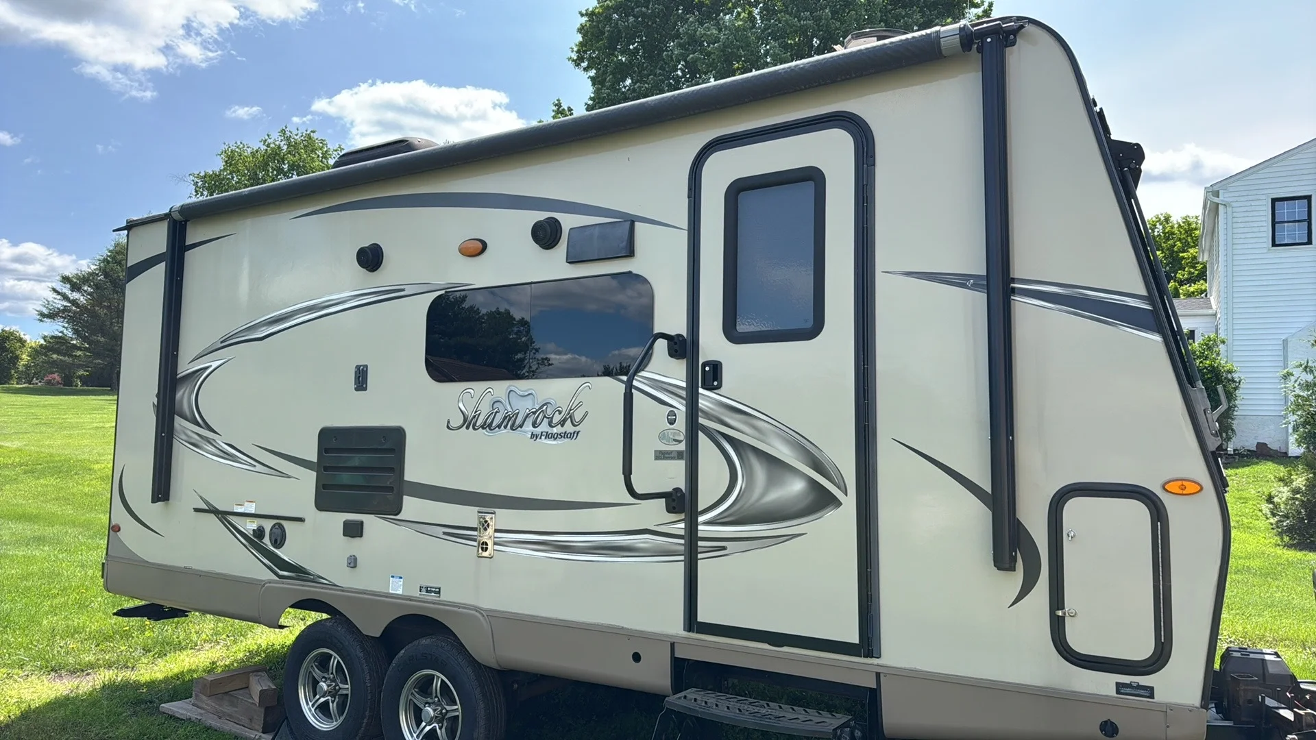 2019 FOREST RIVER SHAMROCK exterior