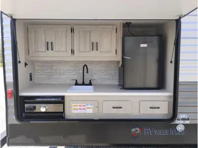 2026 Coachmen RV Catalina Legacy Edition photo 11