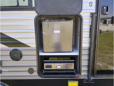 2026 Coachmen RV Catalina Legacy Edition photo 11