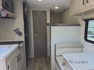 2026 Coachmen RV Catalina Summit Series 7 photo 16