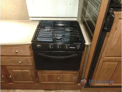 2016 Coachmen RV Freedom Express Liberty Edition photo 18