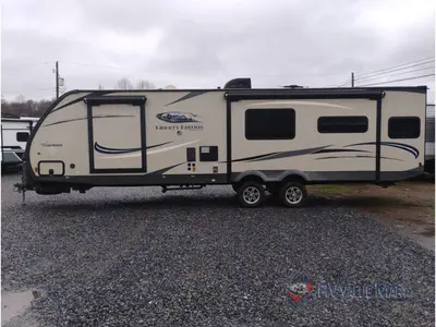 2016 Coachmen RV Freedom Express Liberty Edition photo 5
