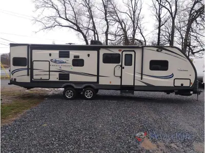 2016 Coachmen RV Freedom Express Liberty Edition photo 9