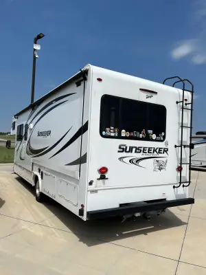 2019 FOREST RIVER SUNSEEKER photo 4
