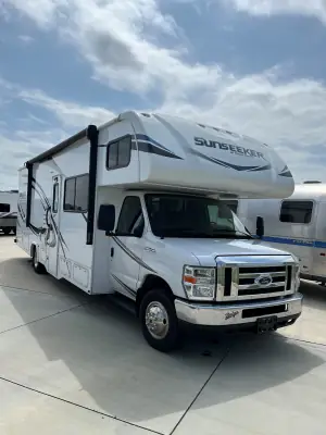 2019 FOREST RIVER SUNSEEKER photo 3