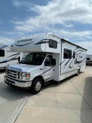 2019 FOREST RIVER SUNSEEKER photo 2