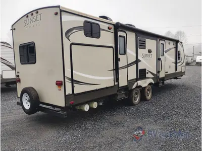 2016 CrossRoads RV Sunset Trail Super Lite photo 8