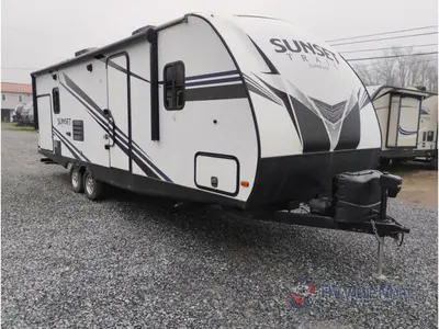 2019 CrossRoads RV Sunset Trail Super Lite2 photo 2