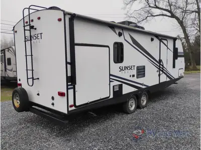 2019 CrossRoads RV Sunset Trail Super Lite2 photo 8