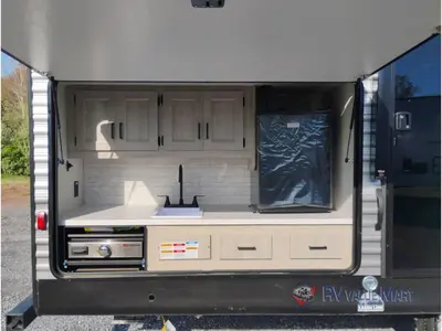 2026 Coachmen RV Catalina Legacy Edition photo 11