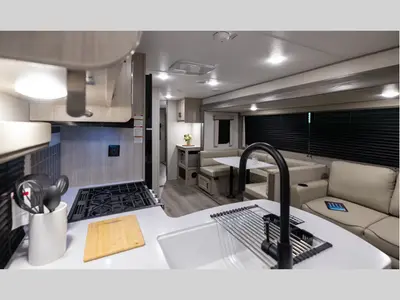 2026 Coachmen RV Catalina Legacy Edition photo 31