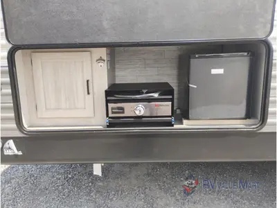 2026 Coachmen RV Catalina Legacy Edition photo 11