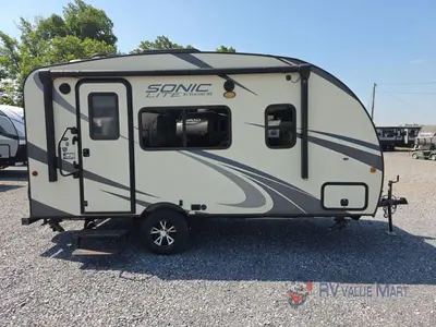 2018 Venture RV Sonic Lite photo 9
