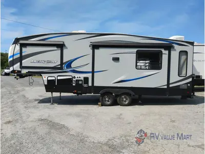 2018 Forest River RV Cherokee Arctic Wolf photo 5