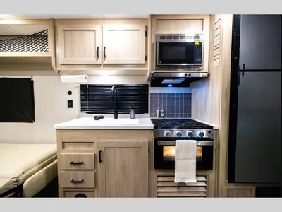 2026 Coachmen RV Catalina Trail Blazer photo 4