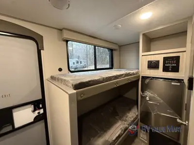 2025 Coachmen RV Catalina Summit Series 7 photo 16