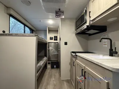 2025 Coachmen RV Catalina Summit Series 7 photo 7