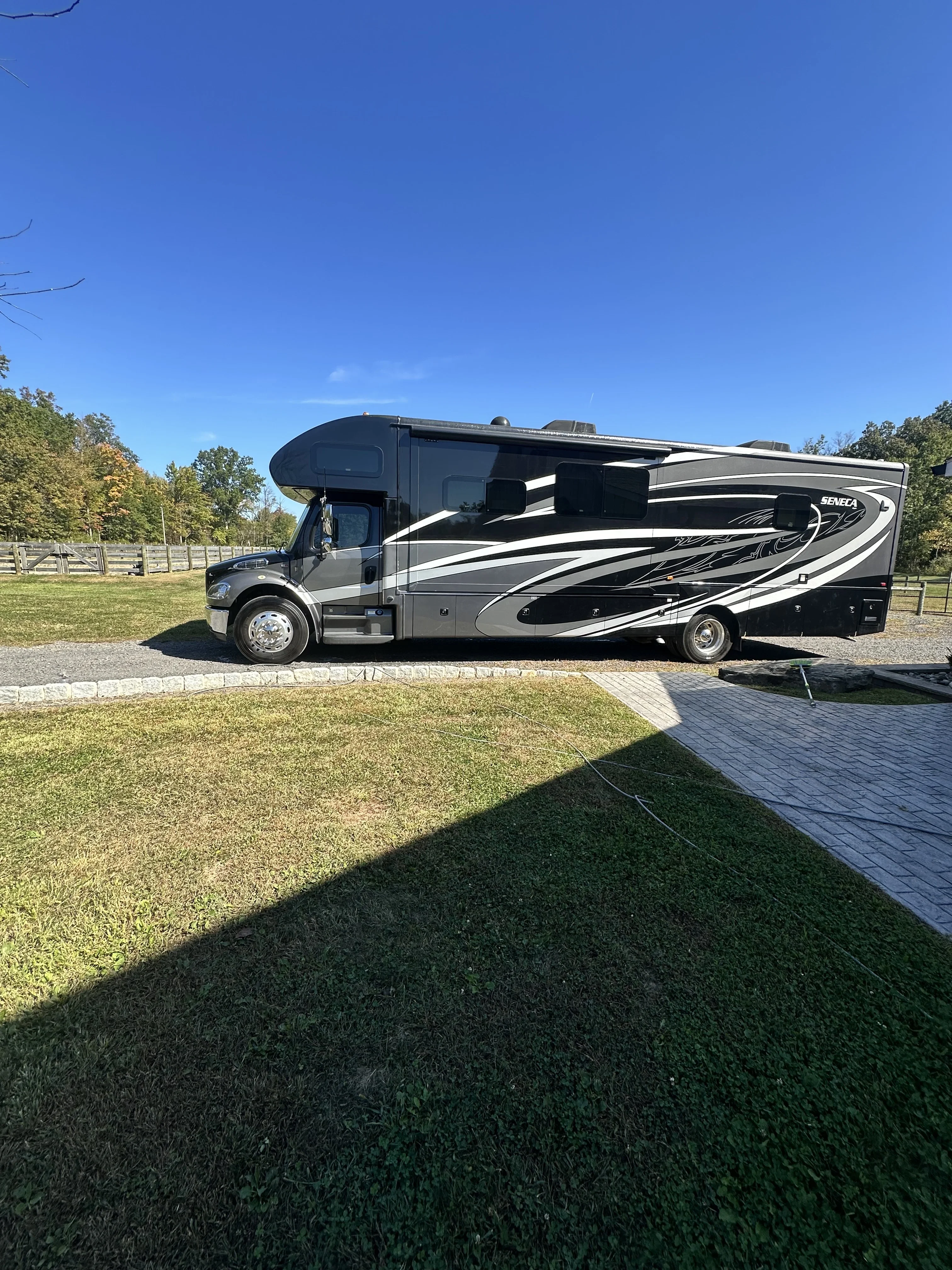 2019 JAYCO SENECA exterior