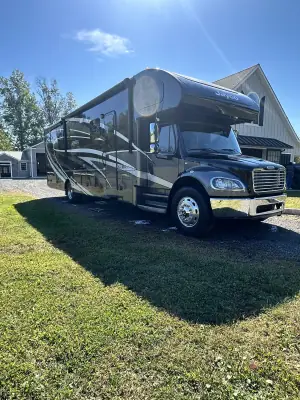 2019 JAYCO SENECA photo 3