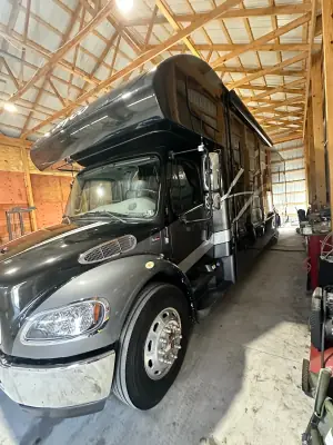 2019 JAYCO SENECA photo 2