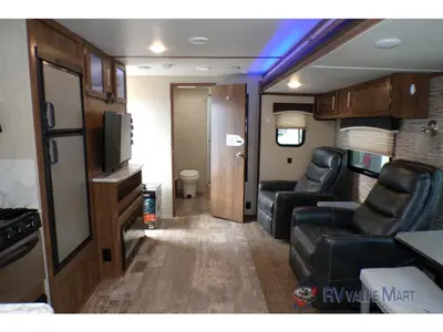 2019 Gulf Stream RV Conquest photo 9