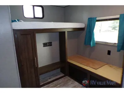 2019 CrossRoads RV Zinger photo 28
