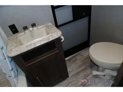 2019 CrossRoads RV Zinger photo 32