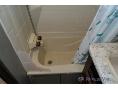 2019 CrossRoads RV Zinger photo 29