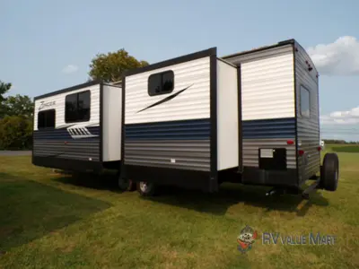 2019 CrossRoads RV Zinger photo 3
