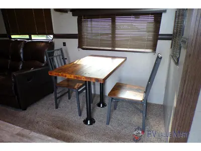 2019 CrossRoads RV Zinger photo 16
