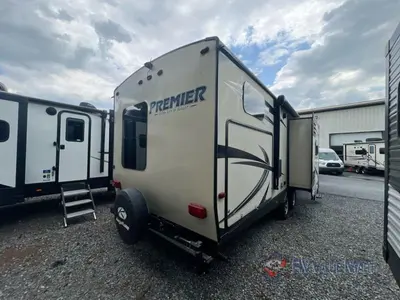 2017 Keystone RV Premier Ultra Lite photo 2