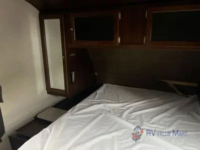 2017 Keystone RV Premier Ultra Lite photo 18