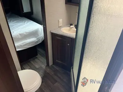 2017 Keystone RV Premier Ultra Lite photo 12