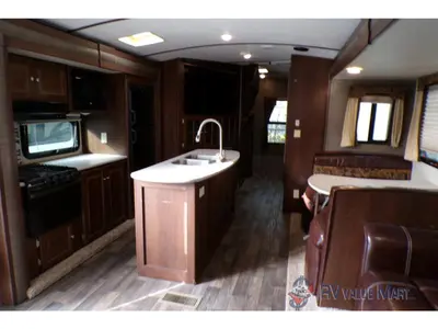 2017 Keystone RV Premier Ultra Lite photo 13