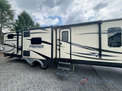 2017 Keystone RV Premier Ultra Lite photo 3