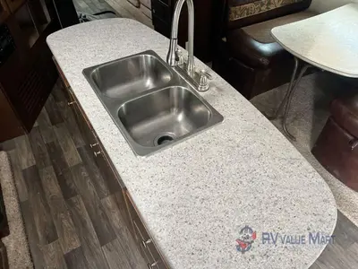 2017 Keystone RV Premier Ultra Lite photo 14