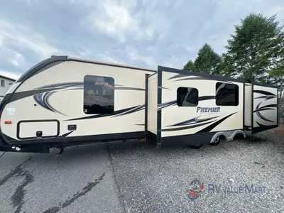 2017 Keystone RV Premier Ultra Lite photo 6